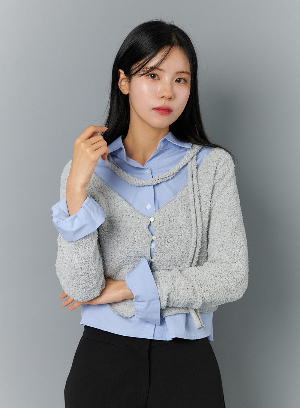wide-v-neck-open-button-knit-cardigan-on324