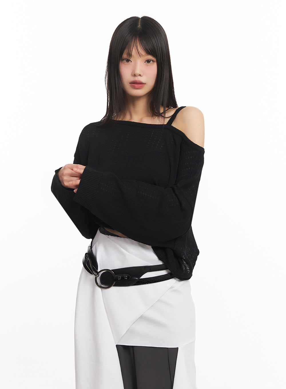 one-shoulder-strap-long-sleeve-crop-top-iy502