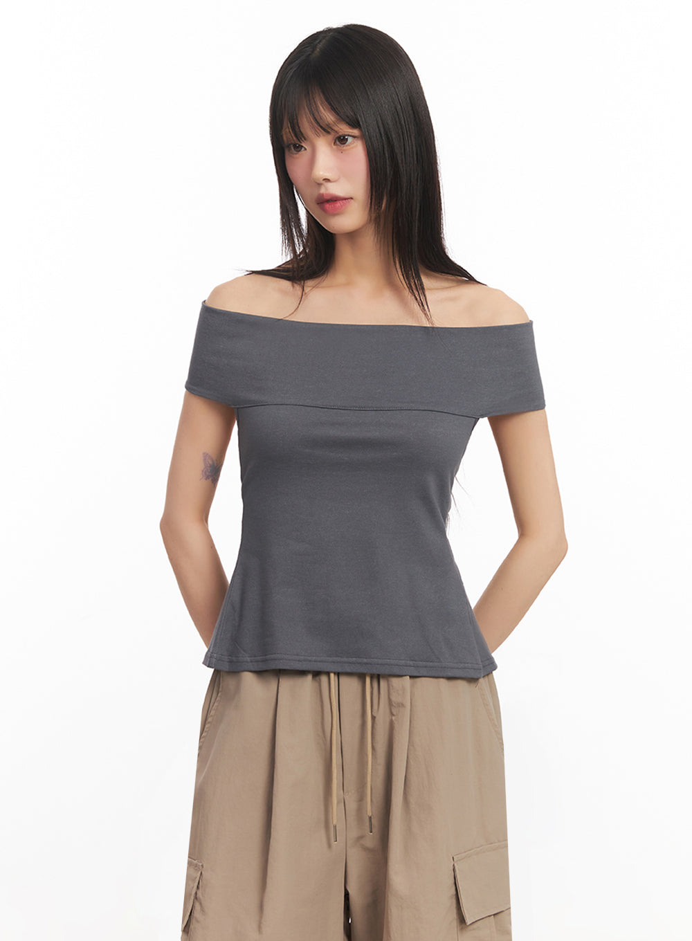 string-cut-out-off-shoulder-crop-top-iy502