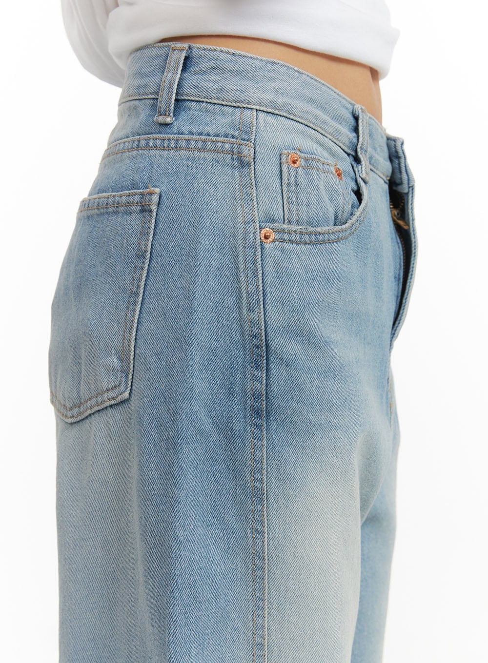 light-washed-wide-leg-jeans-cy423