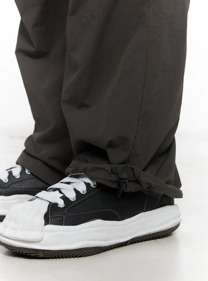 mens-wide-fit-parachute-pants-iu518