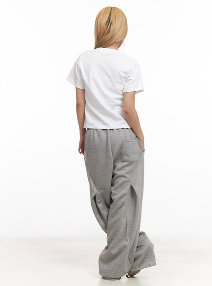 Essential Wide-fit Sweatpants CM505