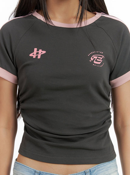 graphic-contrast-crop-top-cu414