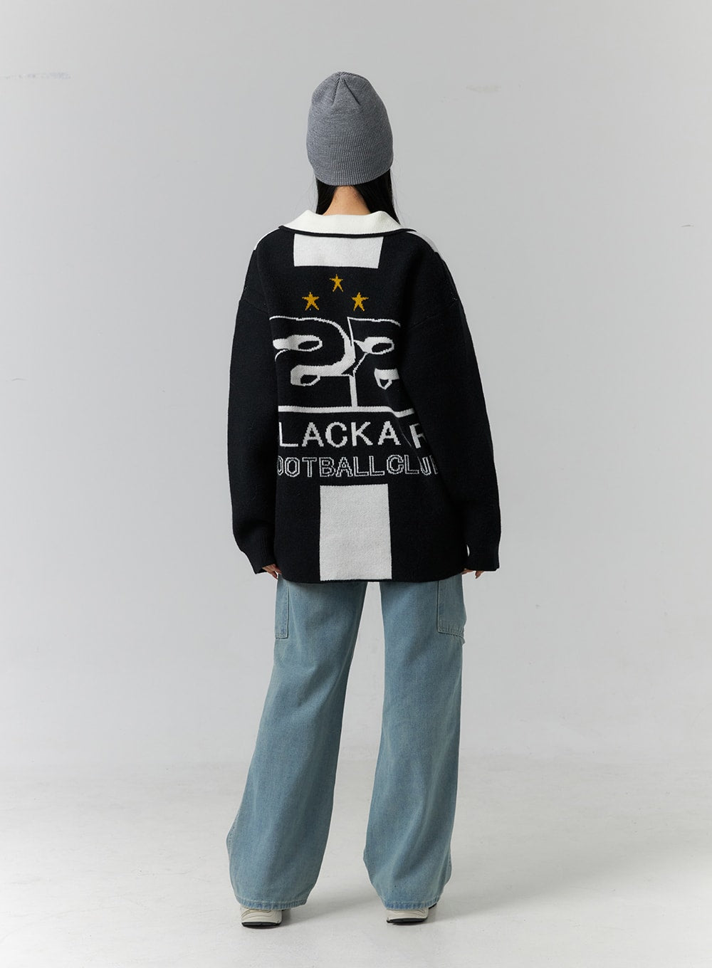 block-core-v-neck-collar-graphic-knit-sweater-unisex-cd307