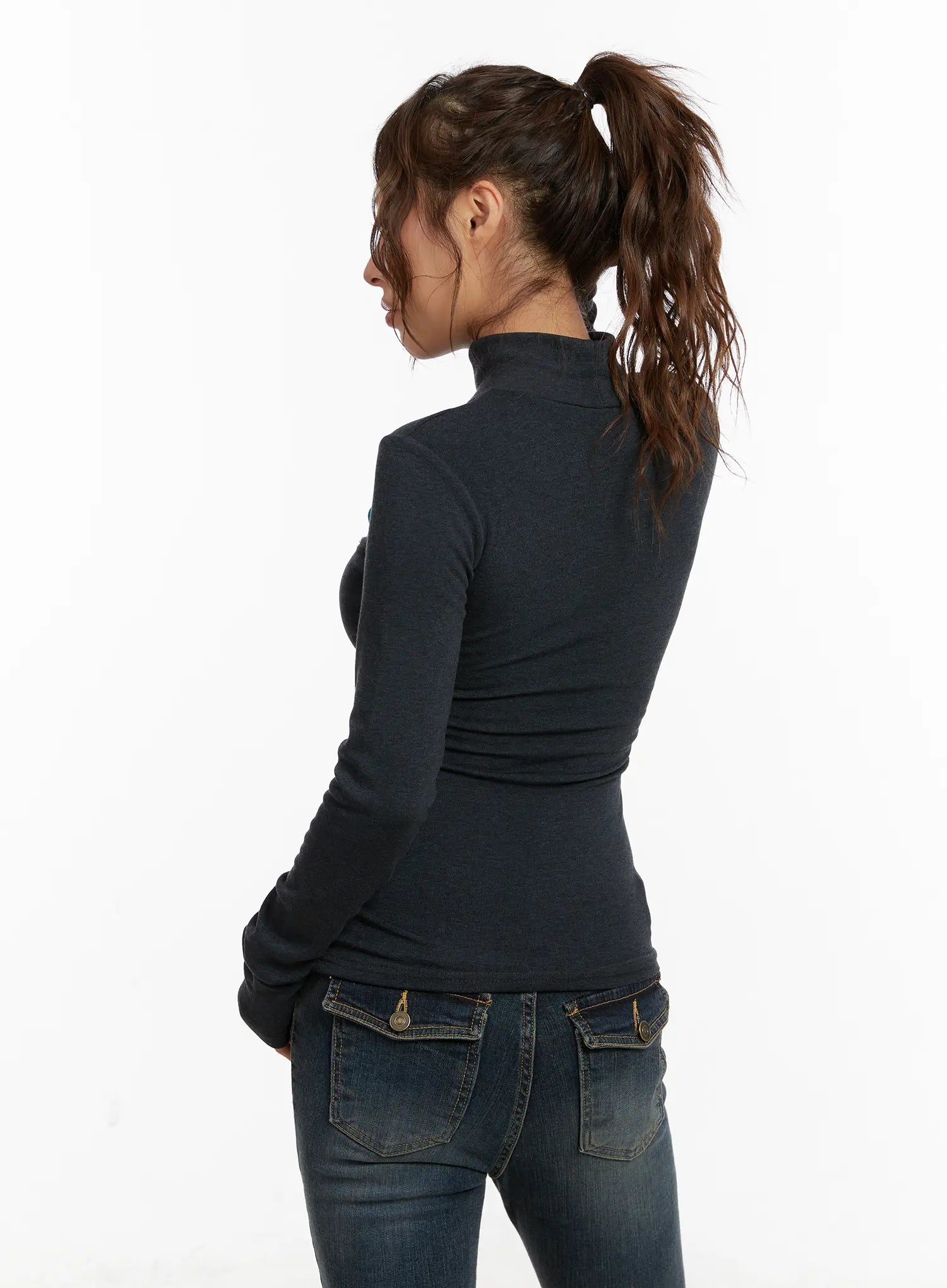 slit-detail-contrast-turtleneck-top-cd515