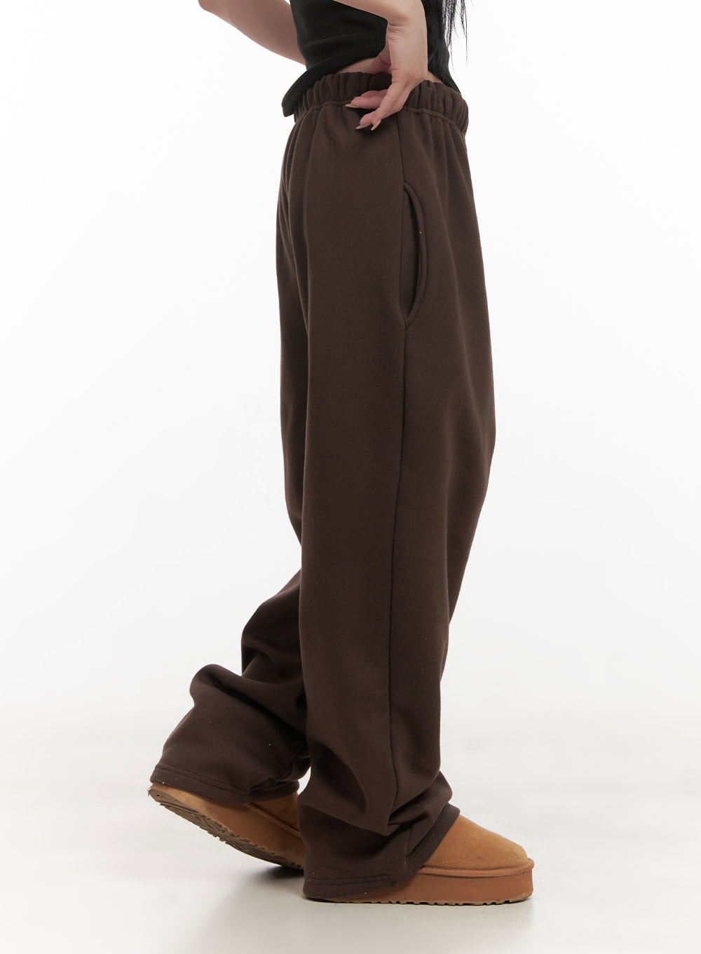 comfy-patch-wide-fit-sweatpants-cd404