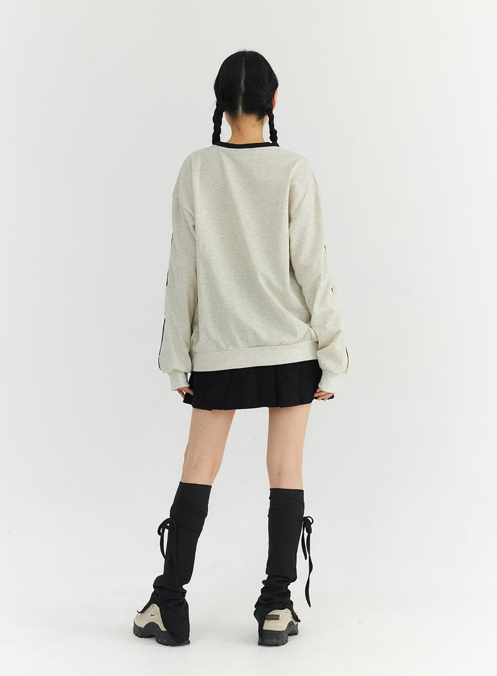 loose-fit-graphic-sweatshirt-co330