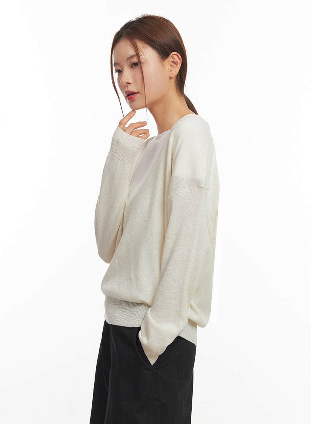 Loose-Fit V-Neck Sweater IM513