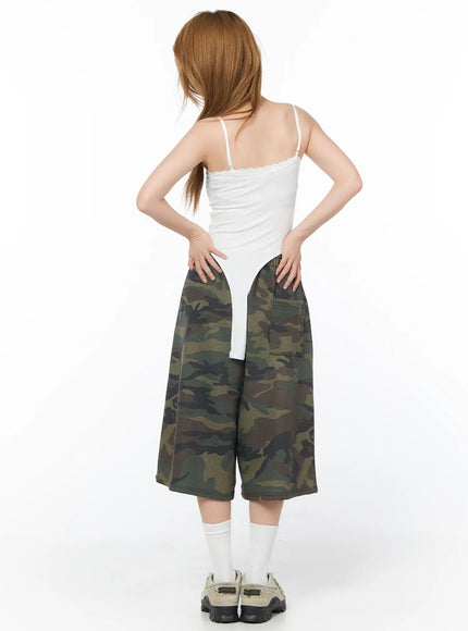 camouflage-patterned-bermuda-shorts-cy508