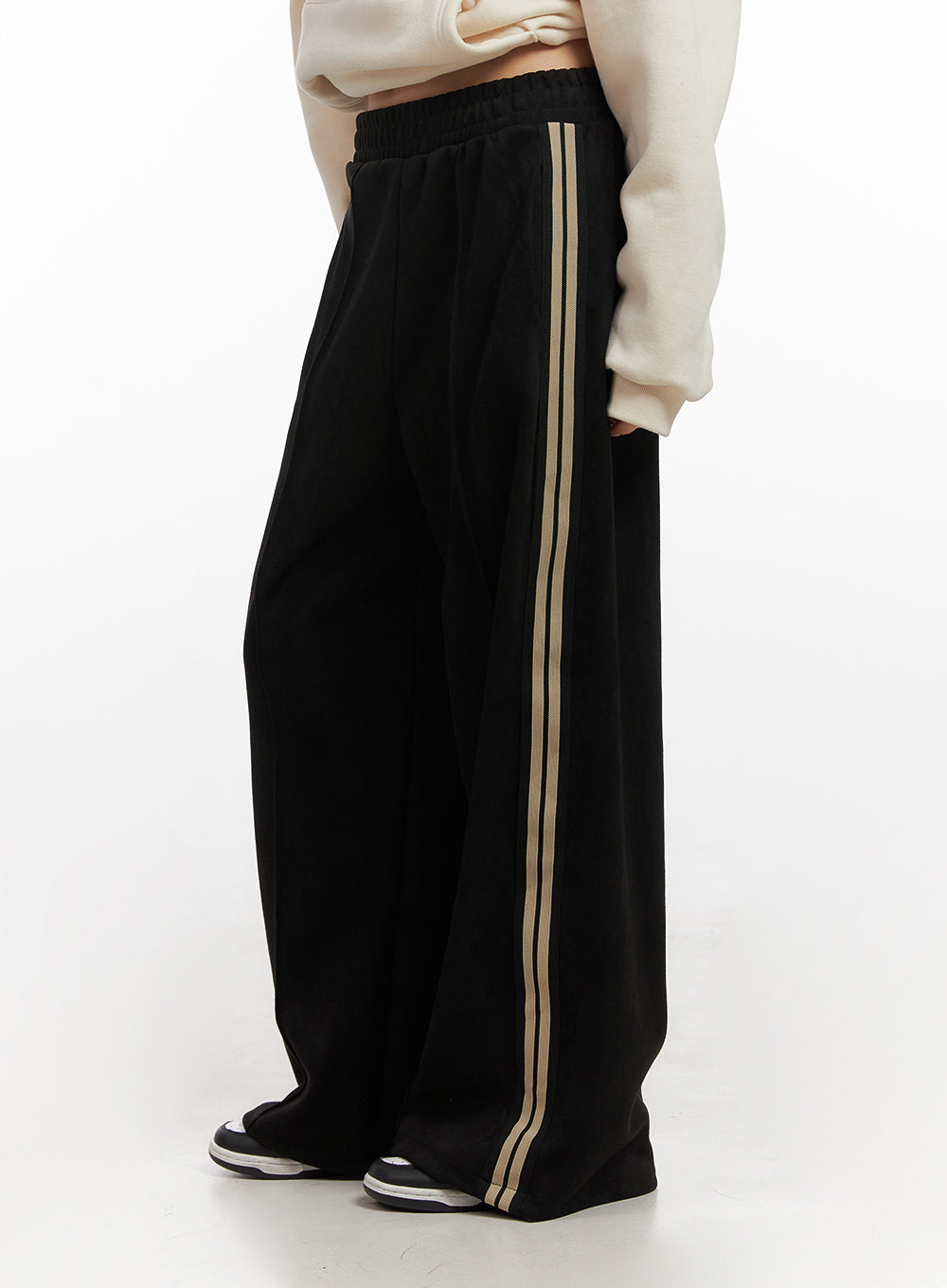 suede-flared-wide-fit-pants-cn428