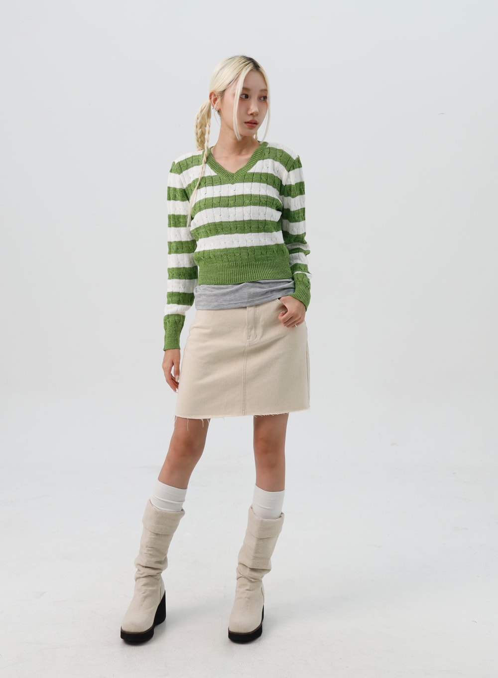 striped-v-neck-sweater-is307