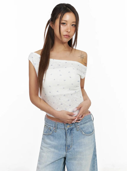 asymmetric-floral-off-shoulder-crop-top-iy514
