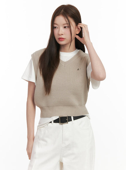 v-neck-knit-crop-sweater-vest-ij530