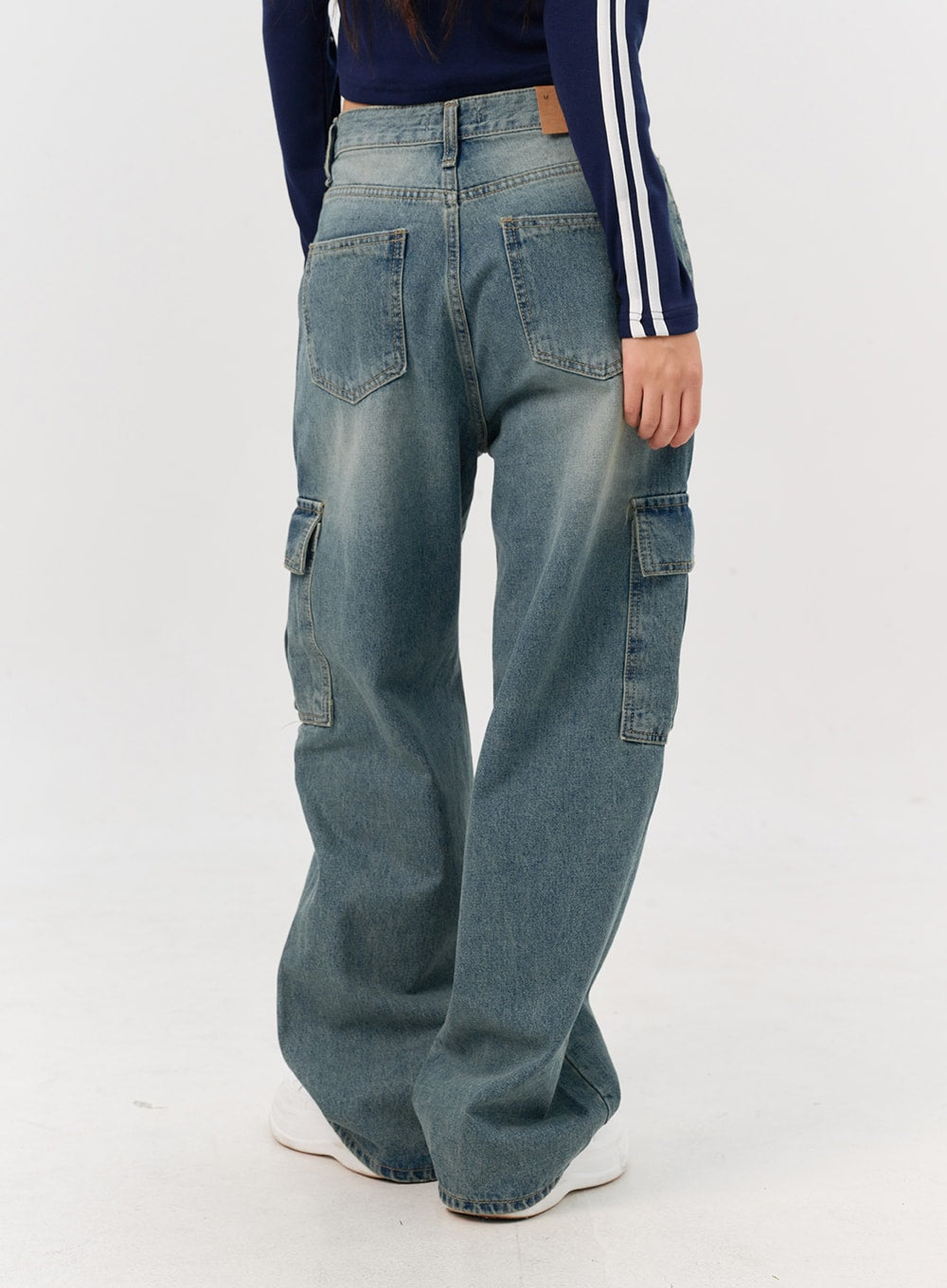 washed-denim-cargo-jeans-in302