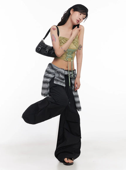 black-utility-wide-fit-cargo-pants-ic503