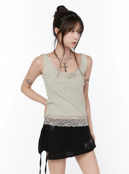 v-neck-lace-trim-sleeveless-top-cy515