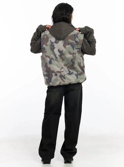 oversized-camo-fleece-vest-cj523