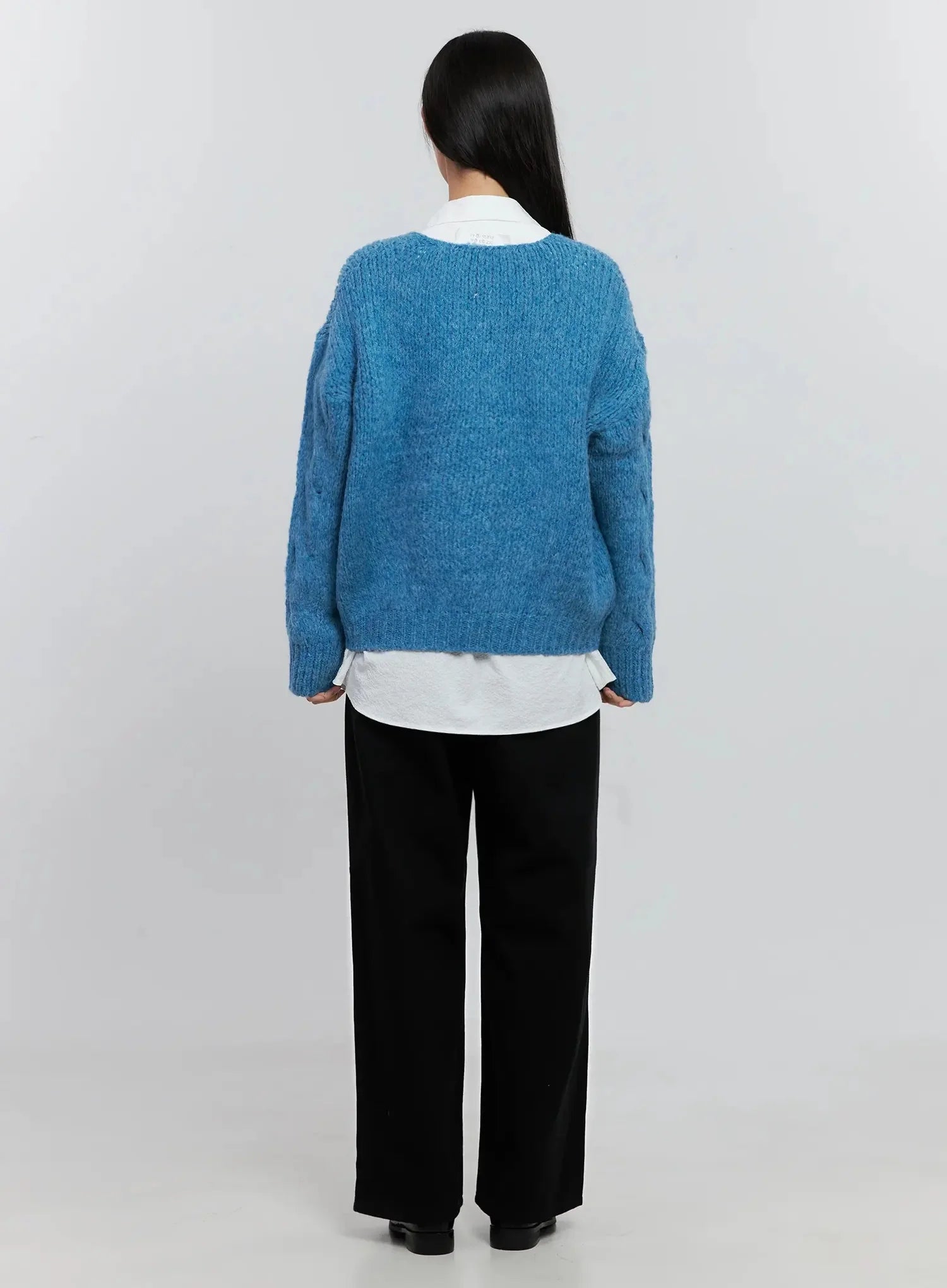 cable-knit-v-neck-sweater-is516