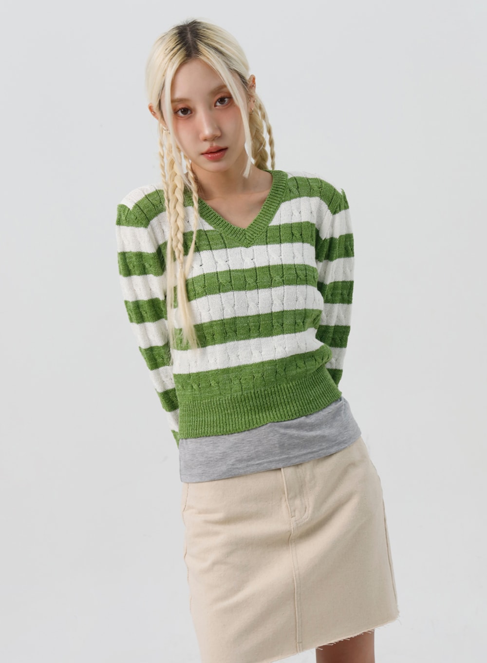 striped-v-neck-sweater-is307