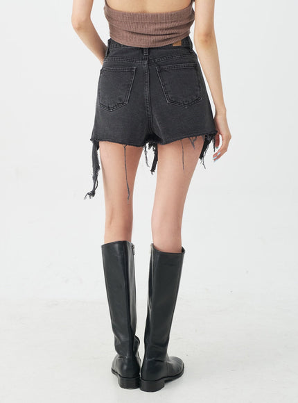 Double Buttoned Distressed Black Shorts IJ23