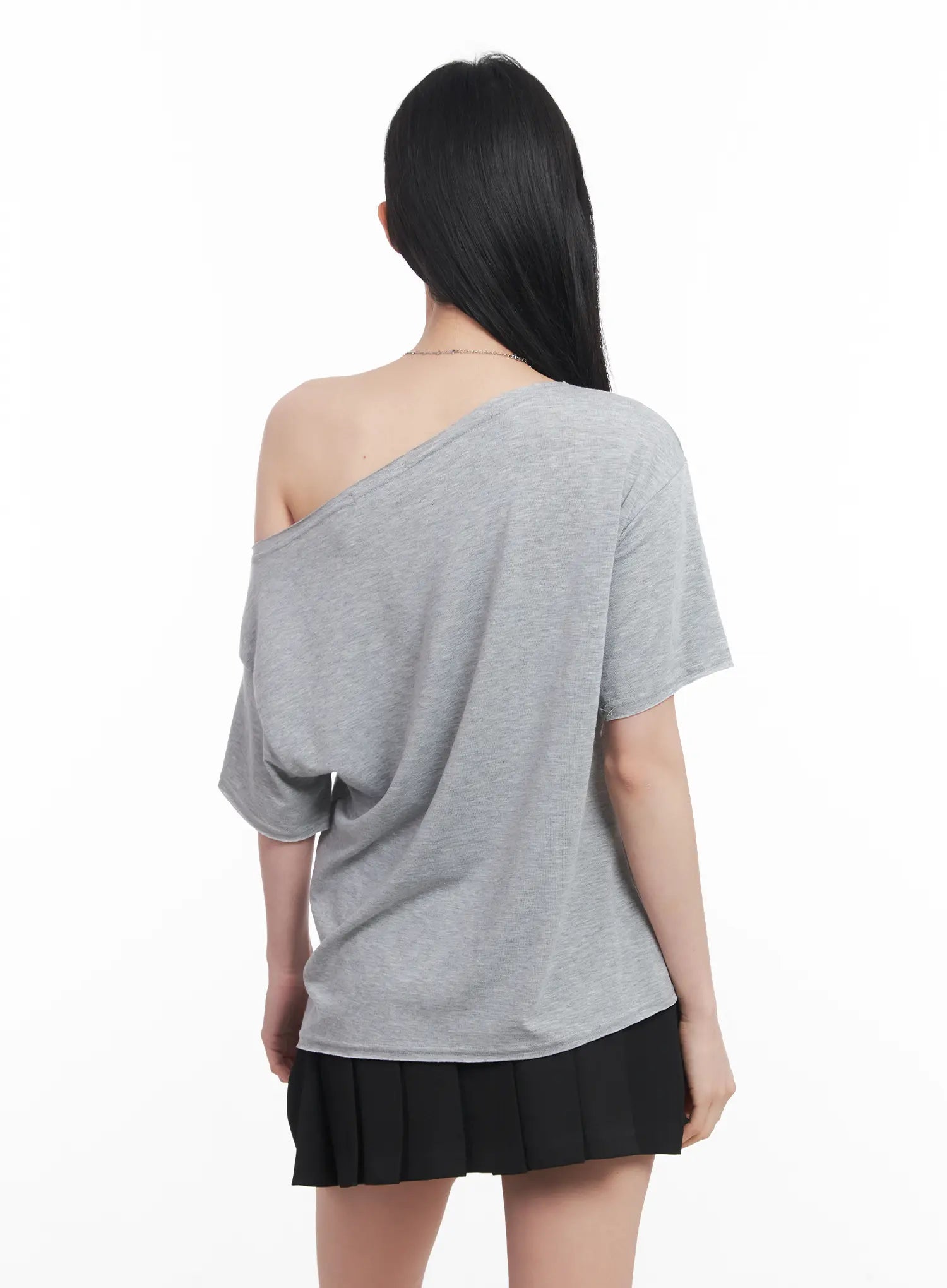 loose-fit-one-shoulder-graphic-tee-cu511