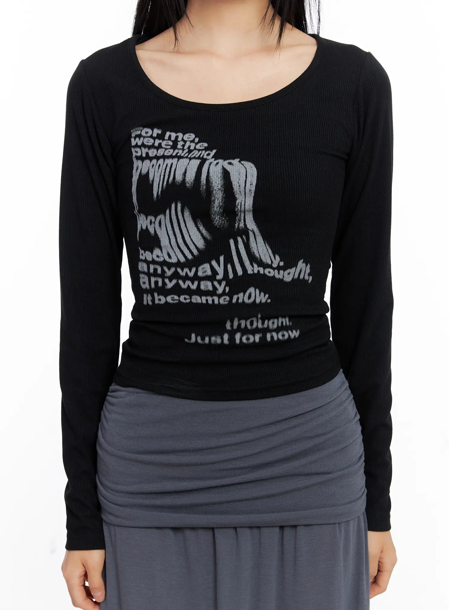 graphic-lettering-u-neck-long-sleeve-cs509