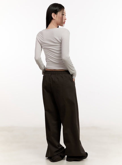 slim-fit-graphic-crop-top-cm507