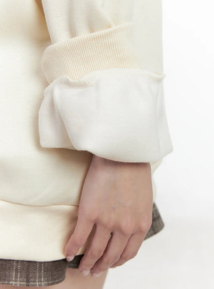 bear-cafe-graphic-sweatshirt-cn527