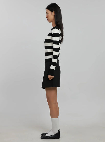 striped-boat-neck-knit-top-ij508