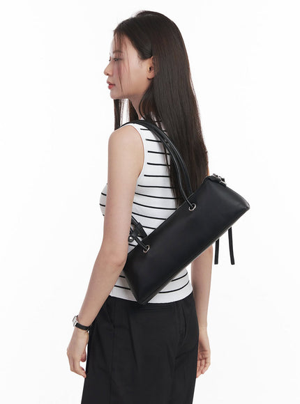 classic-baguette-shoulder-bag-iy509