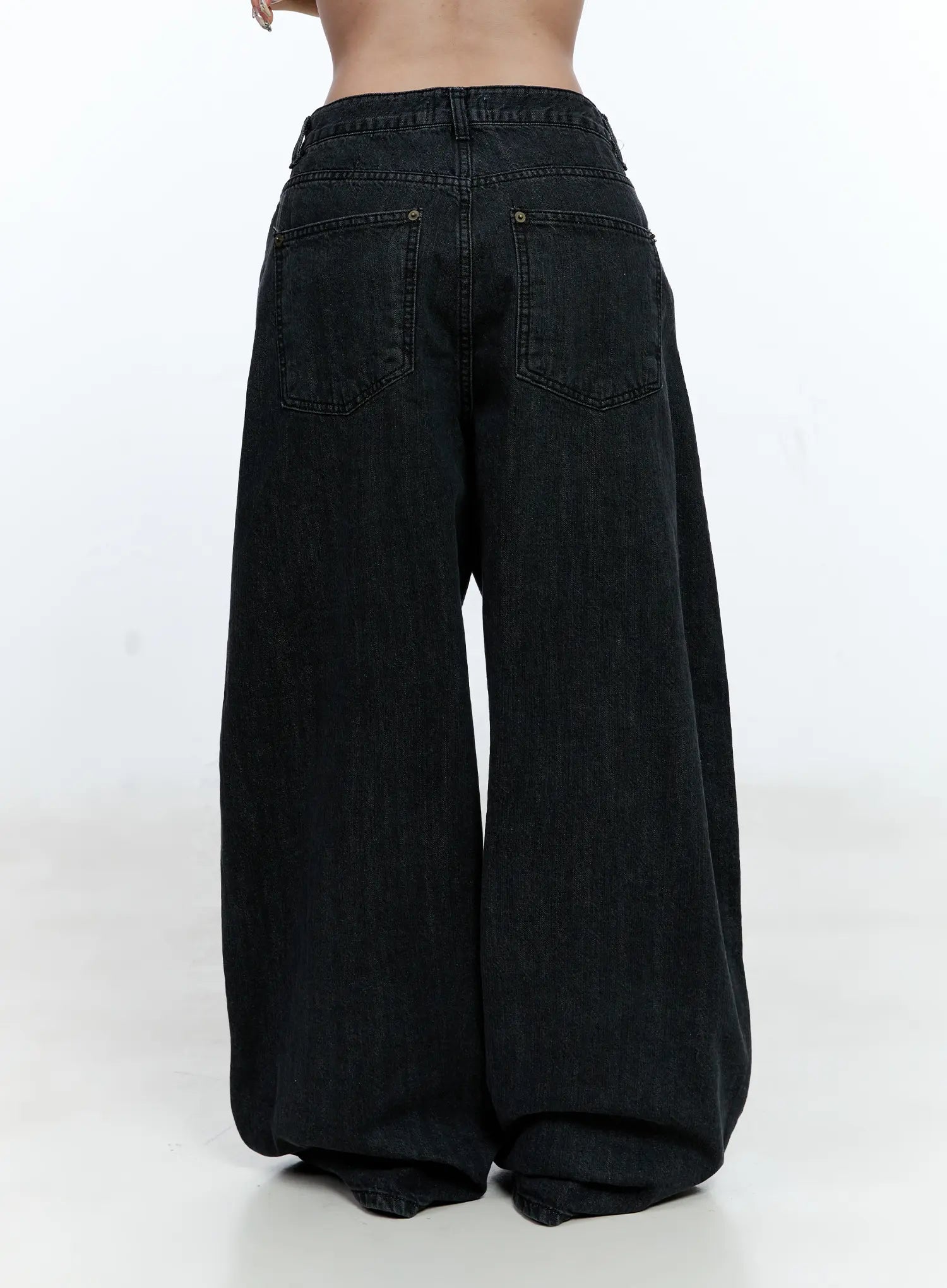 wynter-star-embroidered-denim-jeans-cg507