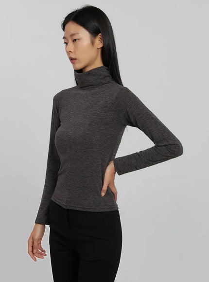 long-sleeve-slim-turtleneck-ij509