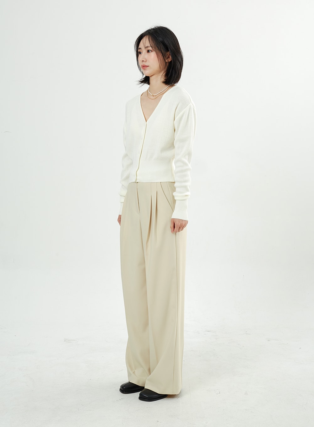 V-Neck Cropped Cardigan OM307