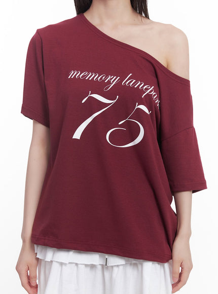 one-shoulder-loose-fit-graphic-tee-cu505