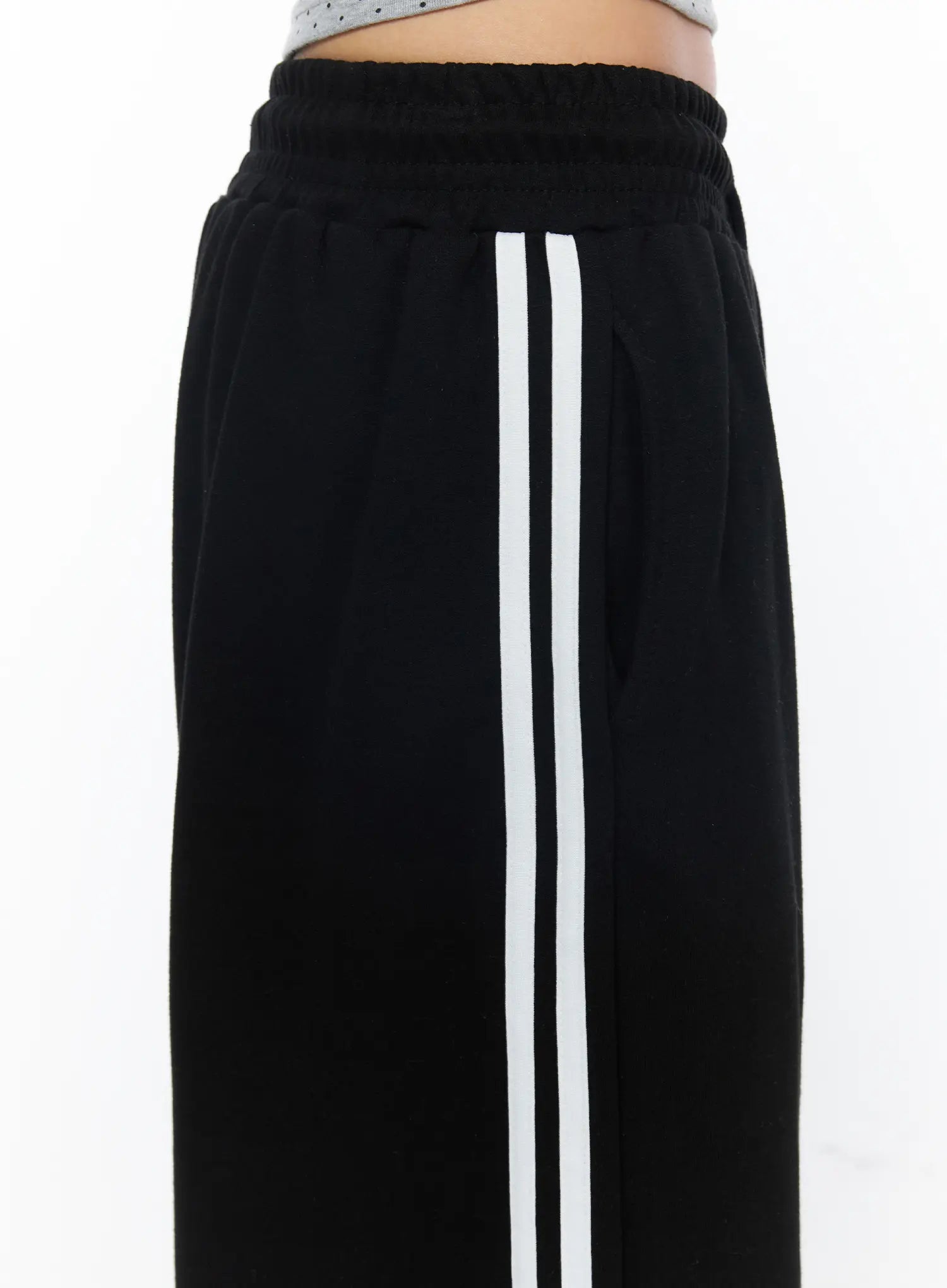 striped-wide-leg-sweatpants-ca527