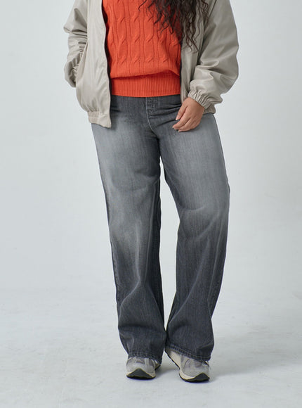 Plus Light Wash Wide Leg Jeans IF317