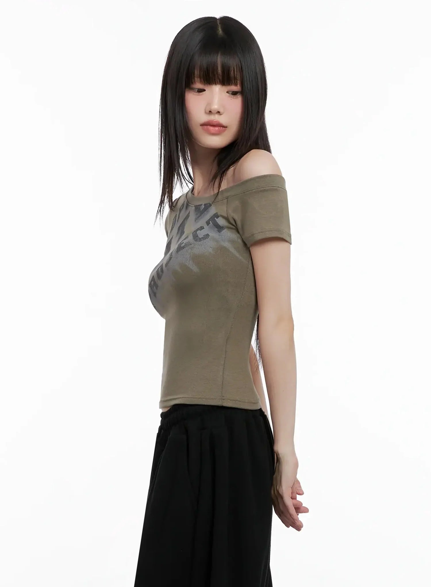 asymmetric-off-shoulder-graphic-top-il528