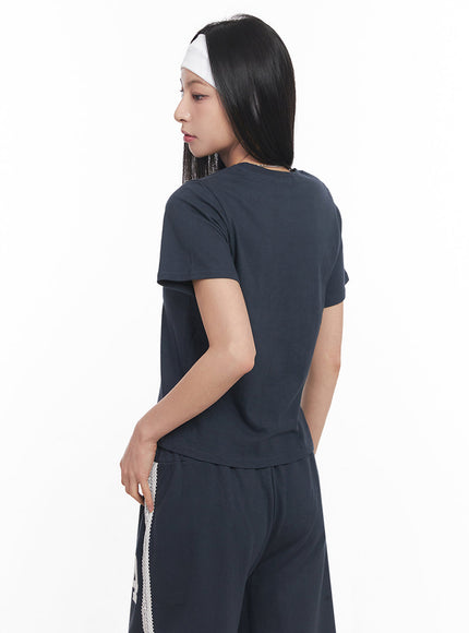 lace-embroidered-84-graphic-tee-iy516