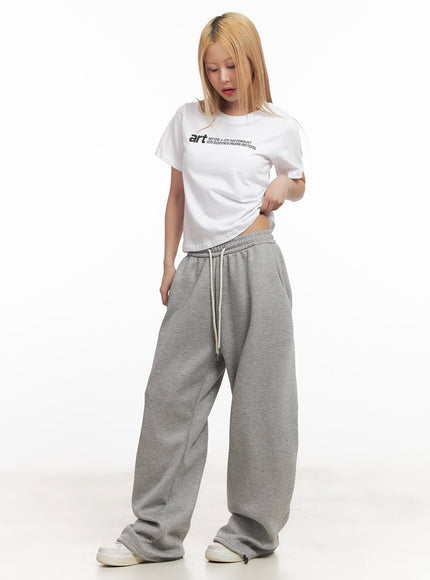 Essential Wide-fit Sweatpants CM505