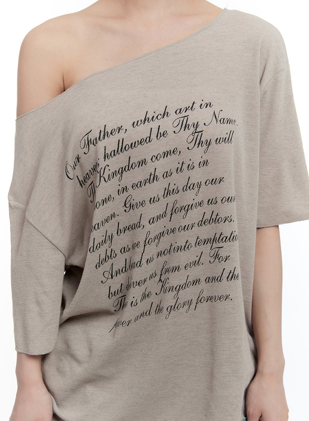 loose-fit-graphic-off-shoulder-tee-cu502