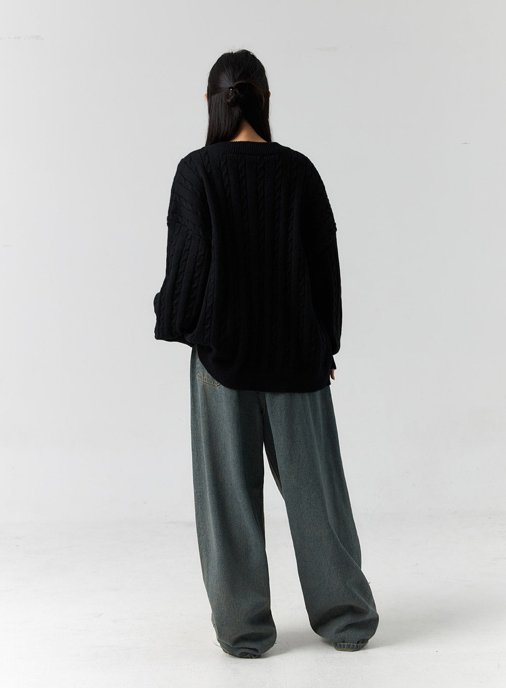 cable-knit-v-neck-sweater-cs303