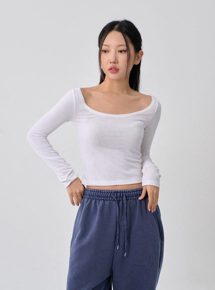 Wide U-Neck Semi Crop T-Shirt CN09