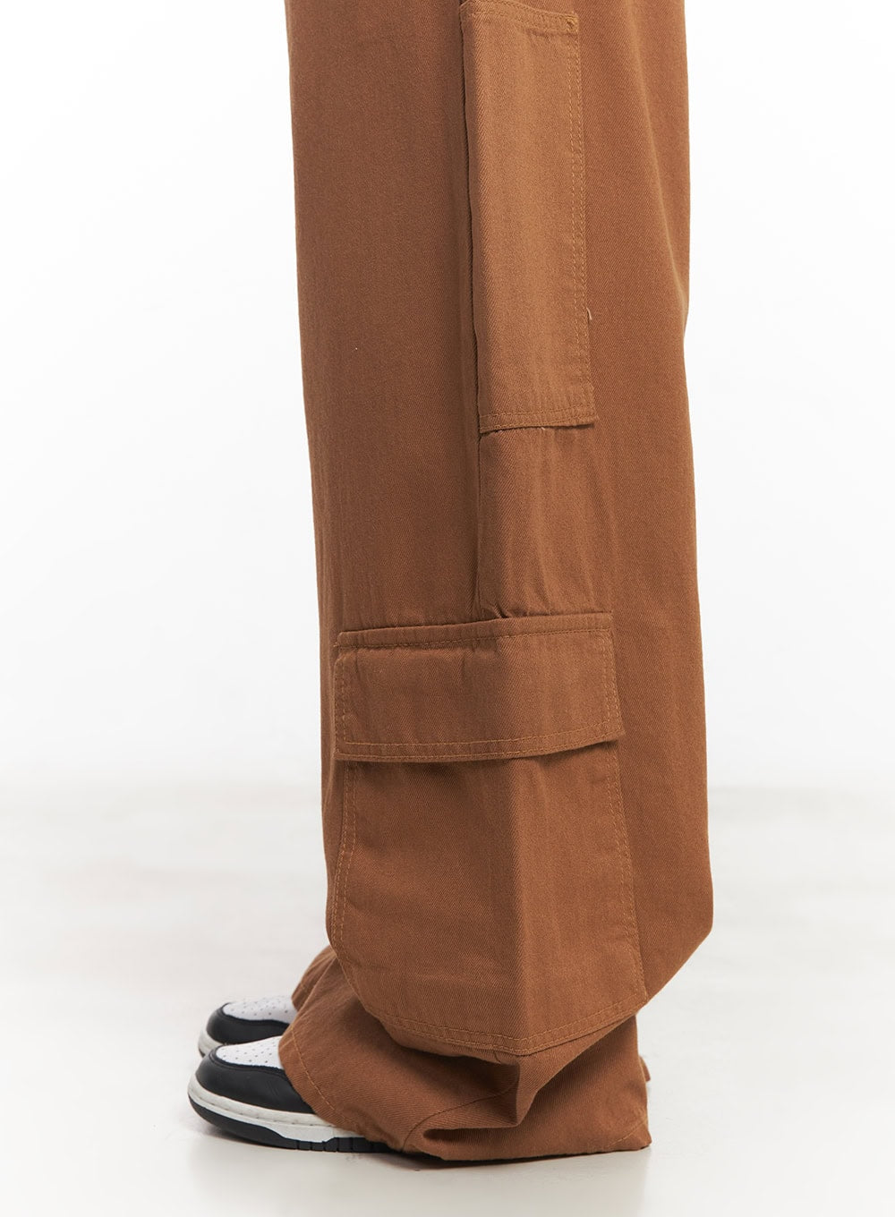 relaxed-fit-cargo-pants-ca523