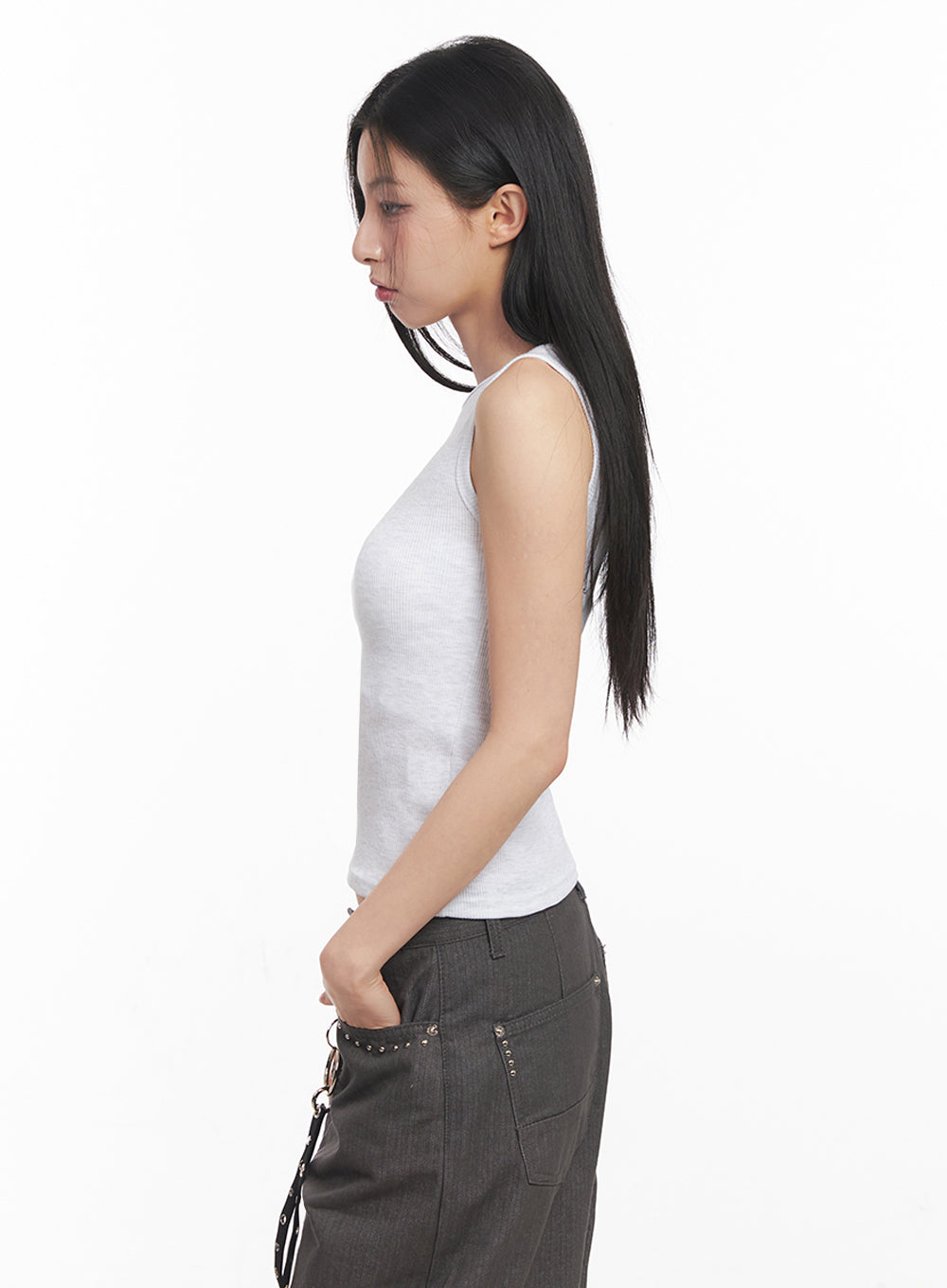 slim-fit-sleeveless-star-graphic-top-iy516