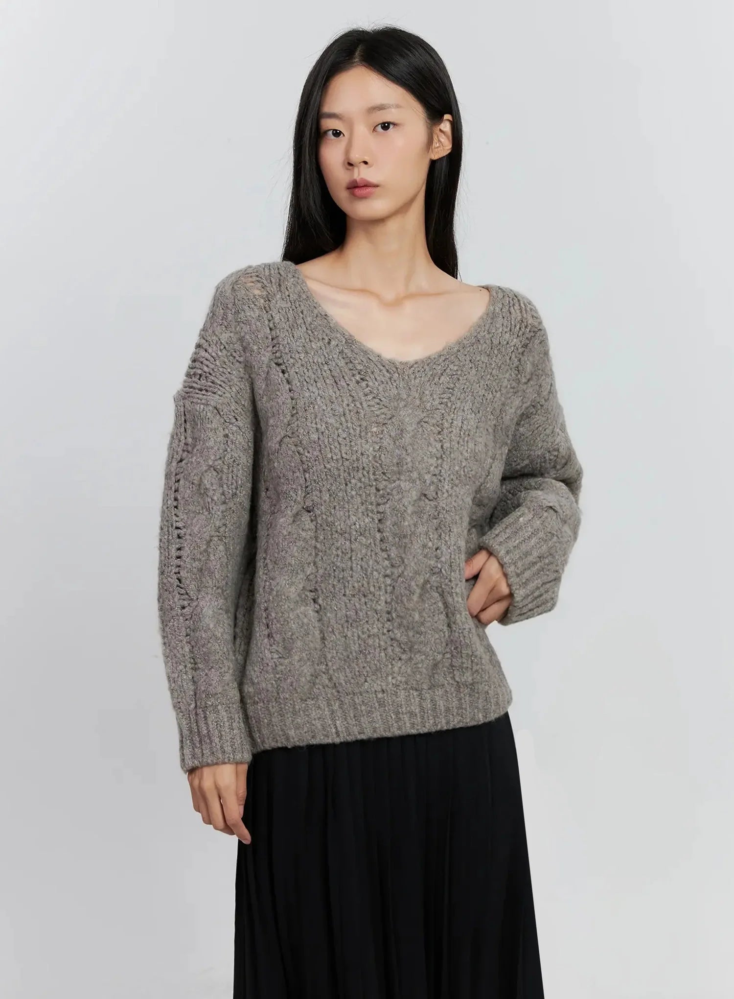 cable-knit-v-neck-sweater-is516