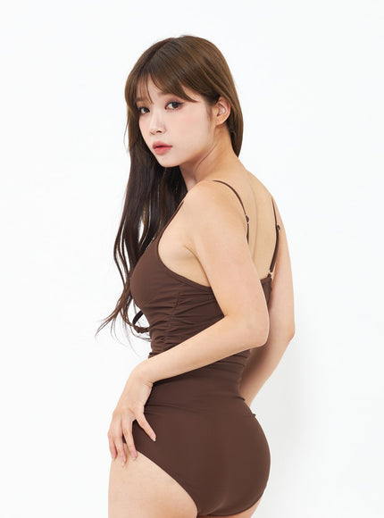 thin-strap-swimsuit-iu302