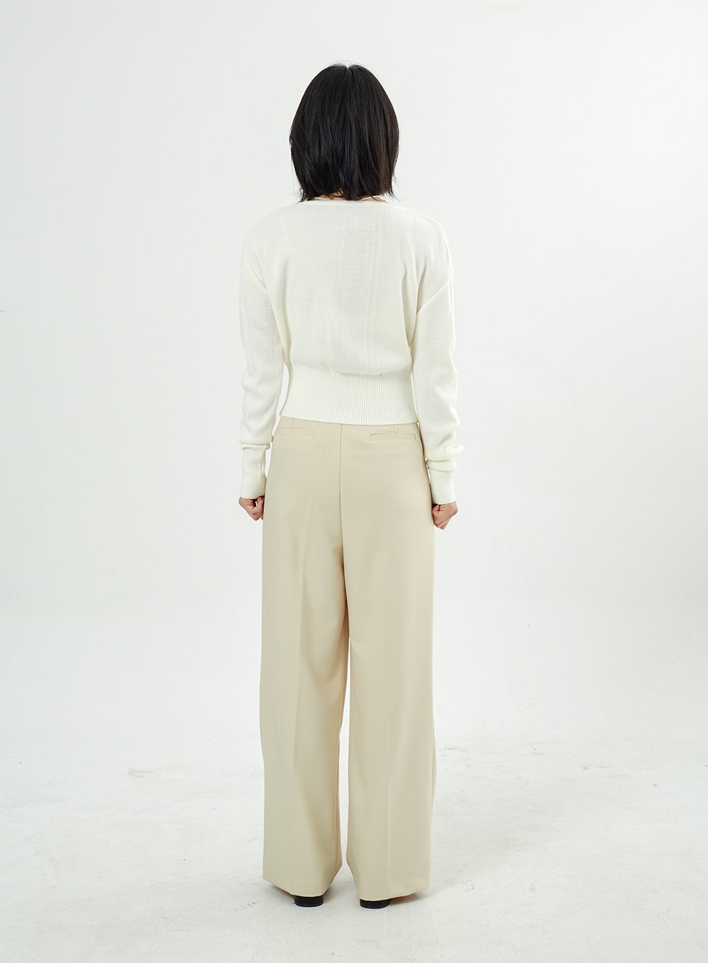 V-Neck Cropped Cardigan OM307