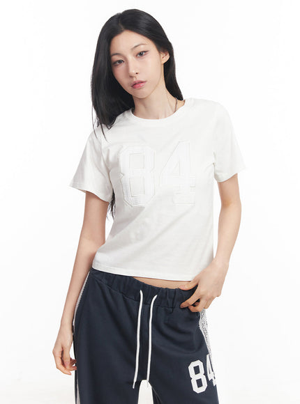 lace-embroidered-84-graphic-tee-iy516