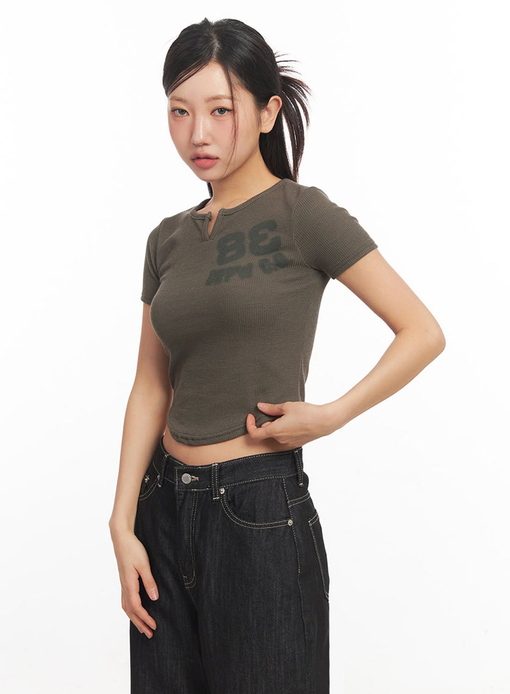 tomboy-graphic-crop-top-ia524