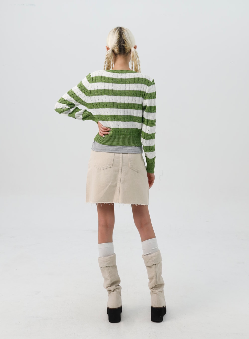 striped-v-neck-sweater-is307